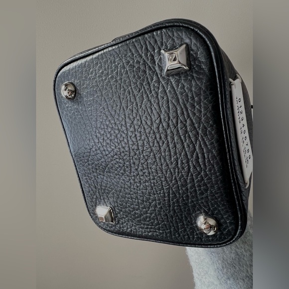 Maison Margiela Black Small 5AC Bucket Bag - Picture 3 of 7